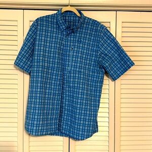 Under Armour dry fit button down men’s shirt size L